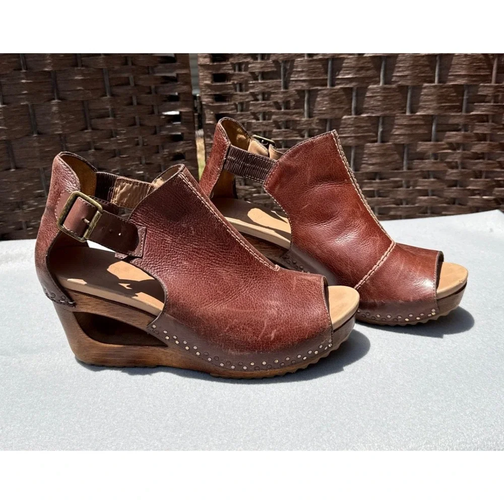 Dansko Limited Edition Sable Leather Wedge Peep-toe Sandal Brown Size 40/9 Chic